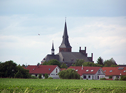 St. Hubert mit Blick auf die Kath. Kirche