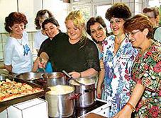 Frauen bei einem Kochkurs